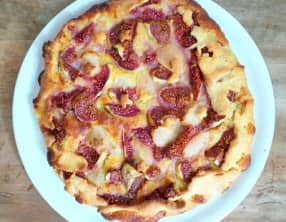 Tarte rustique aux figues et aux poires à la crème d'amandes