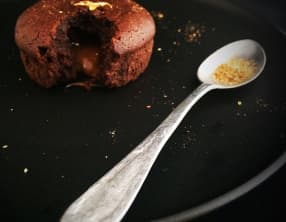 Fondant chocolat, coulant caramel au beurre salé et piment d'Espelette