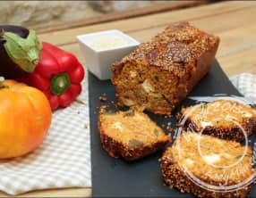 Cake au quinoa, ratatouille, chèvre et pesto