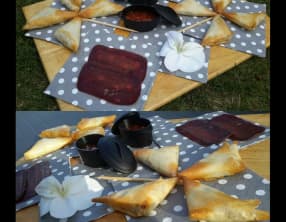 Samoussas au rondelé aux noix, poire, noix de boeuf séchée et basilic