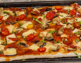 Pizza aubergines jambon et mozzarella