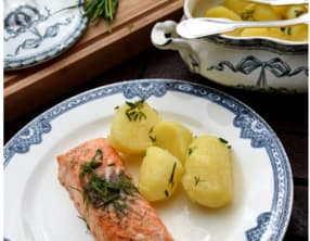 Saumon au beurre de citron et herbes fraîches