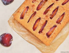 Gâteau ultra-moelleux noisette et prunes