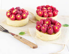 Tartelettes aux framboises, crème de citron vert à l'huile d'olive