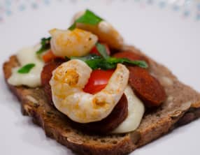 Bruschetta aux crevettes et au chorizo