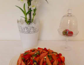 Tarte fraise rhubarbe et amande de Claire Heitzler