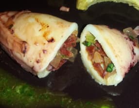 Encornets farcis au chorizo et basilic cannelle