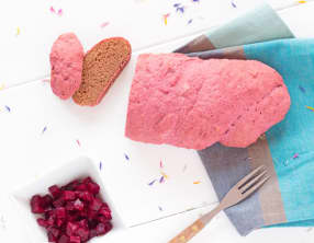 Pain tout rose à la betterave