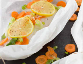 Cabillaud au citron et oignons nouveaux en papillote