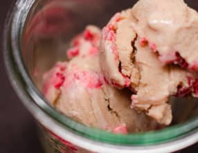 Glace à la cannelle, à la framboise et aux spéculoos
