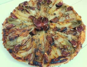 Tarte aux endives, poires, figues et roquefort