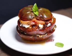Mille feuilles de tomates rôties à la feta et au lomo