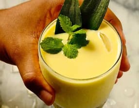 Batida de abacaxi com coco