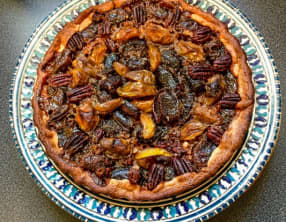 Tarte aux fruits secs, dattes et prunes