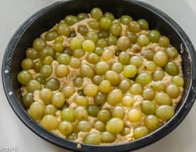 Gâteau aux raisins et aux noisettes