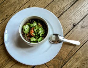 Soupe brésilienne de haricots noirs