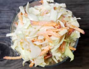 Salade de chou et de carotte au raifort