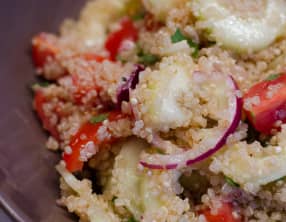 Salade de quinoa, aux tomates cerises, au concombre et à la menthe