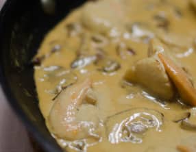 Coquilles st jacques à l'huile de coco et au curry