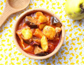 Coings mijotés avec des aubergines et des patates douces