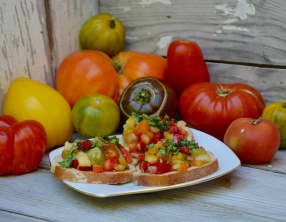 Tartines de tomates au basilic