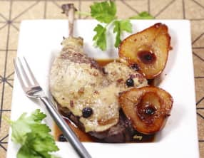 Cuisses de canard aux poires et cassis