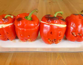 Poivrons Jack o'Lantern farcis