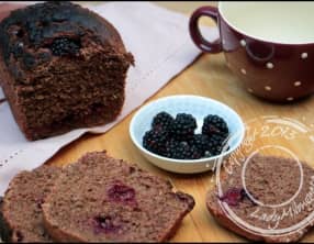 Pain gourmand aux mûres, noix de coco et chocolat