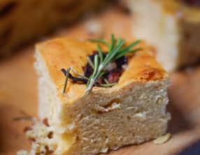 Focaccia tomates séchées et romarin