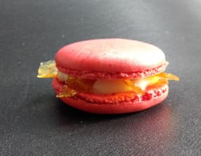 Macaron crème brûlée