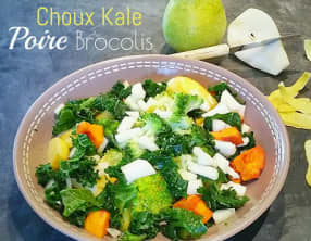Salade choux kale, brocolis, patates douces et poires