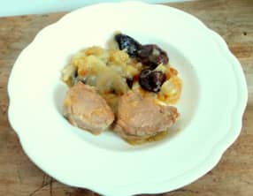 Filet mignon de porc aux pruneaux et aux pommes compotées