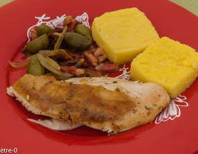 Poulet rôti, poêlée de légumes méridionale et polenta