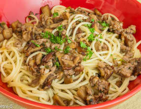 Spaghetti à la saucisse et aux cèpes