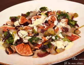 Salade tiède de chicons, laitue et figues, sauce au cambozola