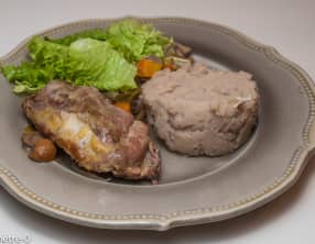 Pintade aux légumes, purée de pommes de terre et châtaignes