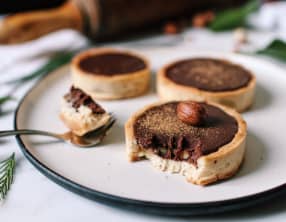 Tartelettes au chocolat, épices, noisettes et érable