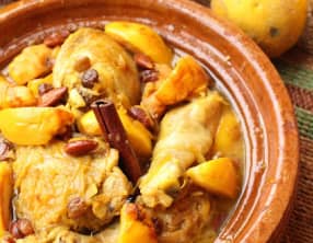 Tajine de poulet aux coings et aux amandes