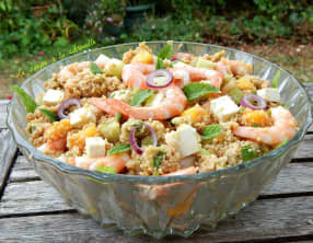 Salade de couscous à la menthe, crevettes et mangue