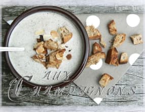 Soupe aux champignons de Paris, amandes grillées et petits croûtons au beurre