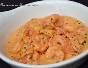 Scampis et saumon fumé, sauce crémeuse tomatée à l'estragon