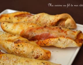 Tortillons de pizza à la pancetta, mozzarella et parmesan