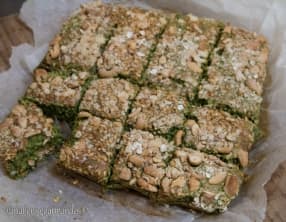 Brownie de chou kale, ricotta, petit épeautre, citron et noix de cajou