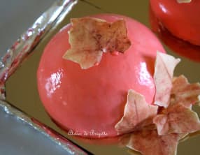 Entremet vanille, insert confit de fraises