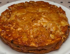 Gâteau aux pommes, raisins et amandes