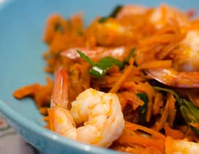 Crevettes sautées aux carottes et au poireau