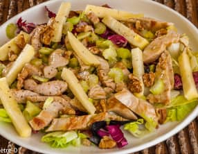 Salade de dinde aux pommes, céleri et noix