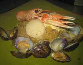 Choucroute de la mer crustacés et fruits de mer, sauce au beurre citronné