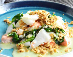 Duo de poissons en crumble et sauce à l’échalote au vin blanc