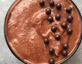 Mousse bien noire et perles de chocolat de Cyril Lignac